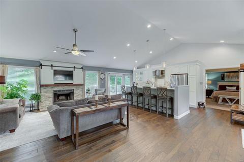 956 Westrun Dr, Ballwin, MO 63021 photo 4