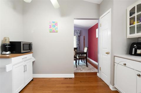 1244 Treetop Village Dr, Ballwin, MO 63021 photo 9