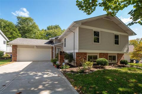 1244 Treetop Village Dr, Ballwin, MO 63021 photo 2