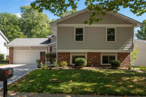 1244 Treetop Village Dr, Ballwin, MO 63021 photo 3