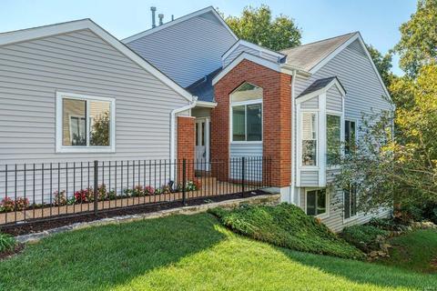 15 Ridgeview Circle Ct, Ballwin, MO 63021 photo 2