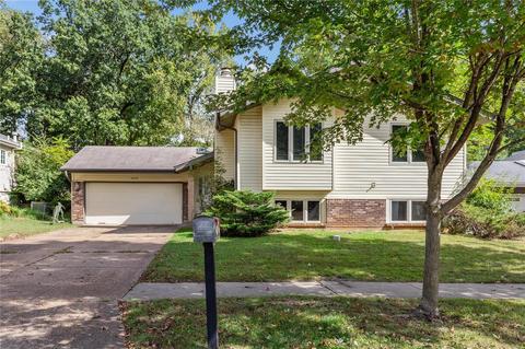 1112 Hollyberry Dr, Ballwin, MO 63021 photo 1