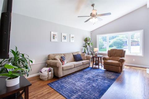 305 Orchard Ave, Ballwin, MO 63021 photo 3