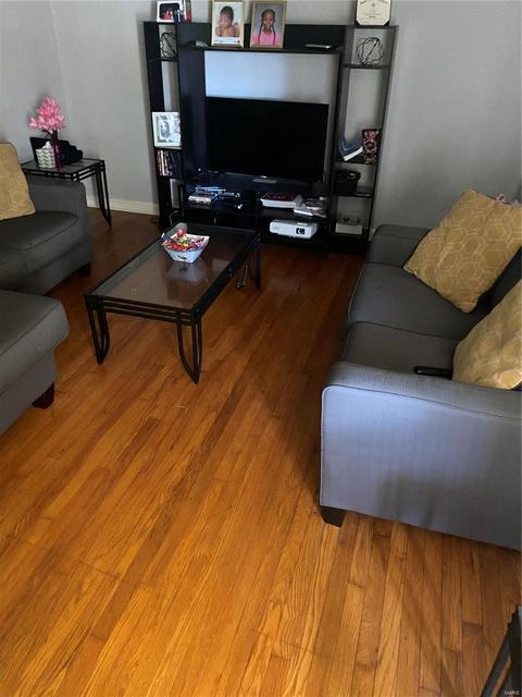 5545 Norway Dr, Normandy, MO 63121 photo 2