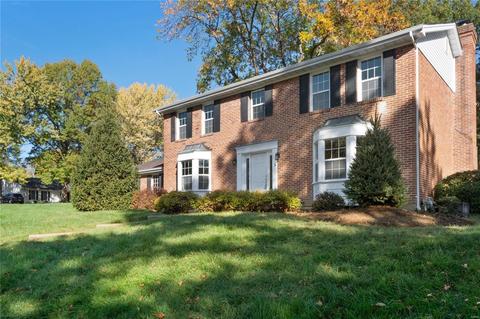 917 Camargo Dr, Ballwin, MO 63011 photo 2