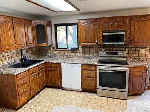23 Christine Dr, O'fallon, MO 63366 photo 5
