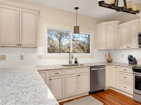 402 Bluff Meadows Ct, Ellisville, MO 63021 photo 14