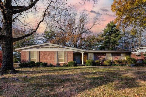 855 Claymont Dr, Ballwin, MO 63011 photo 2