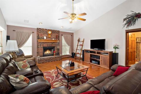 748 Longfellow Cir, O'fallon, MO 63366 photo 8