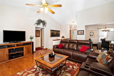 748 Longfellow Cir, O'fallon, MO 63366 photo 10