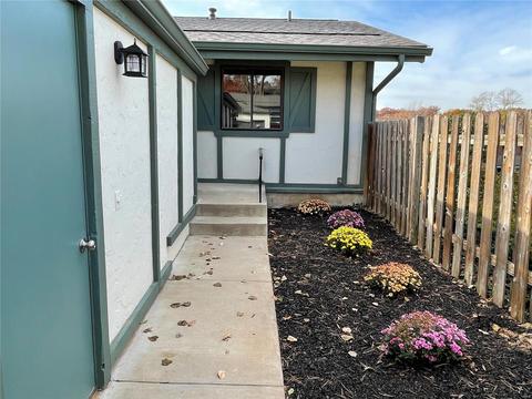975 Barbizon Dr, Manchester, MO 63021 photo 2