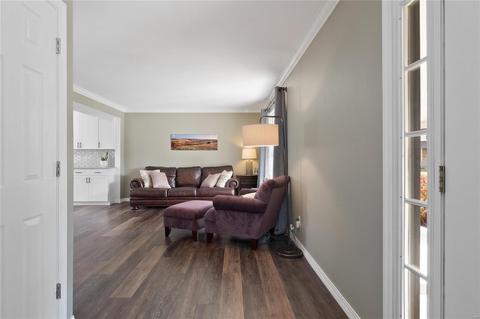 815 Pine Village Ct, Ballwin, MO 63021 photo 4
