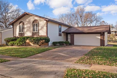 189 Tortuna Dr, Ballwin, MO 63021 photo 2