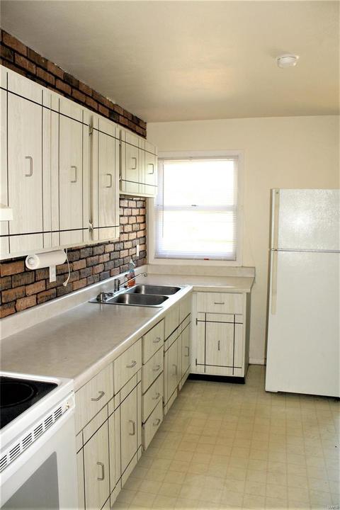 124 Highview Dr, Ballwin, MO 63011 photo 3