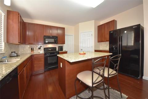 686 Whispering Willow Dr, O'fallon, MO 63366 photo 2