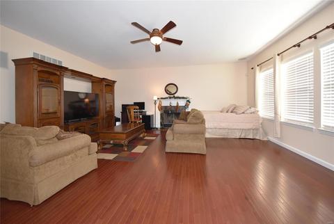 686 Whispering Willow Dr, O'fallon, MO 63366 photo 3
