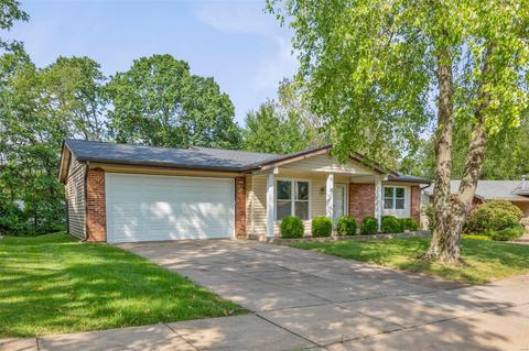 461 Ballwood Dr, Ballwin, MO 63021 photo 1