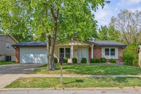 461 Ballwood Dr, Ballwin, MO 63021 photo 2