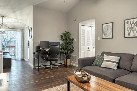 9106 Eager Rd, Saint Louis, MO 63144 photo 5