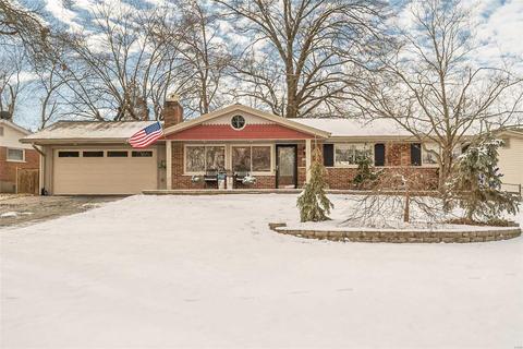 157 Romine Cir, Ballwin, MO 63011