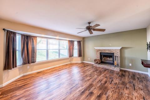 2 Eagle Spur Ct, Saint Charles, MO 63303 photo 4