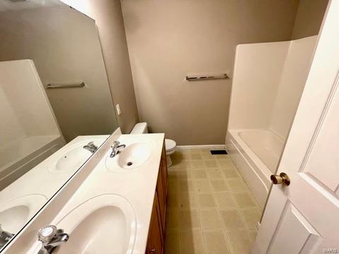 703 Hyde Dr, O'fallon, MO 63366 photo 5