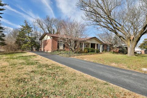323 Sudbury Ln, Ballwin, MO 63011 photo 2