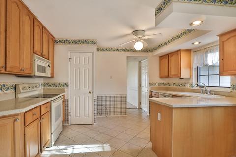 323 Sudbury Ln, Ballwin, MO 63011 photo 6