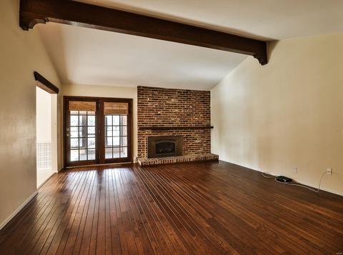 323 Sudbury Ln, Ballwin, MO 63011 photo 4