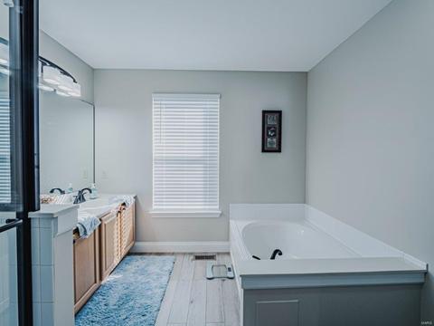 402 Copper Tree Trl, O'fallon, MO 63368 photo 18