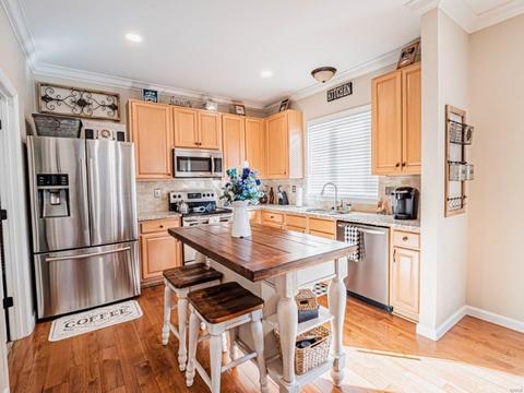 402 Copper Tree Trl, O'fallon, MO 63368 photo 2