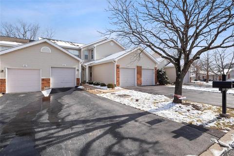 832 Woodside Trl, Ballwin, MO 63021 photo 2