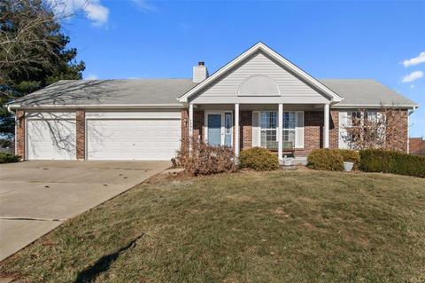 1353 Apple Valley Dr, O'fallon, MO 63366 photo 2