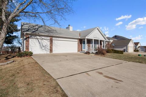 1353 Apple Valley Dr, O'fallon, MO 63366 photo 3