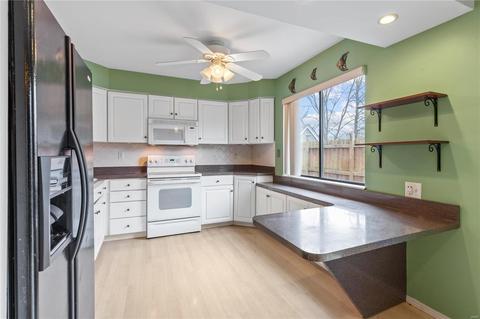 424 Far Hill Dr, Ballwin, MO 63021 photo 6