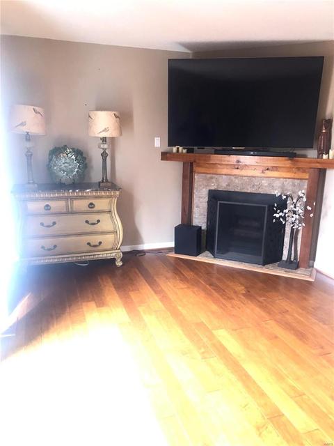 2345 Hidden Meadow Ln, Ballwin, MO 63021 photo 2