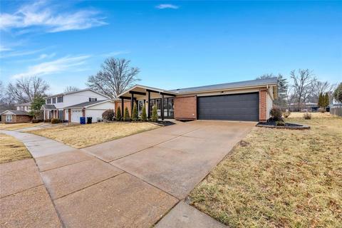1292 Clearlake Cir, Ballwin, MO 63011 photo 2