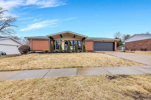 1292 Clearlake Cir, Ballwin, MO 63011 photo 3
