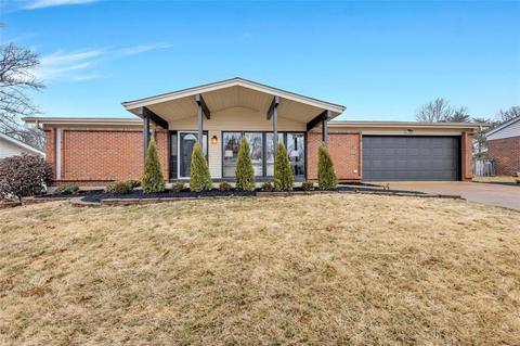 1292 Clearlake Cir, Ballwin, MO 63011 photo 1