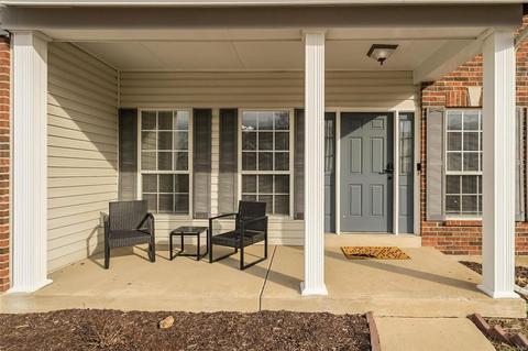 365 Carr Manor Ct, Ballwin, MO 63021 photo 2