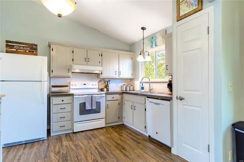 501 Red Bridge Ct, Ballwin, MO 63021 photo 9