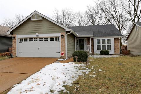 1529 Greenfield Crossing Ct, Ballwin, MO 63021 photo 2