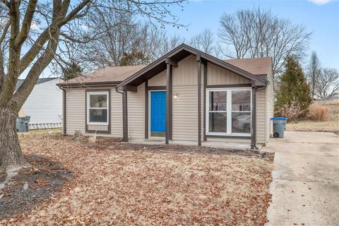 2318 Laredo Dr, O'fallon, MO 63368 photo 2