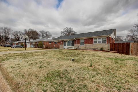 9050 Kickapoo Dr, Saint Louis, MO 63123 photo 2
