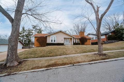 495 Manorcrest Ln, Ballwin, MO 63011 photo 2