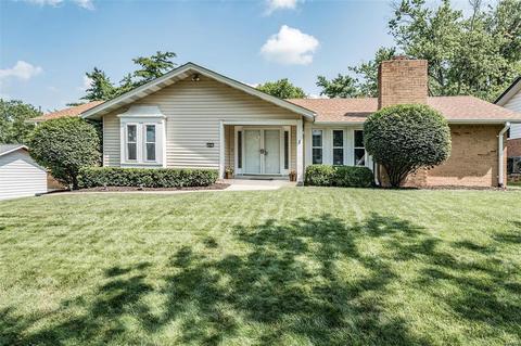 495 Manorcrest Ln, Ballwin, MO 63011 photo 1