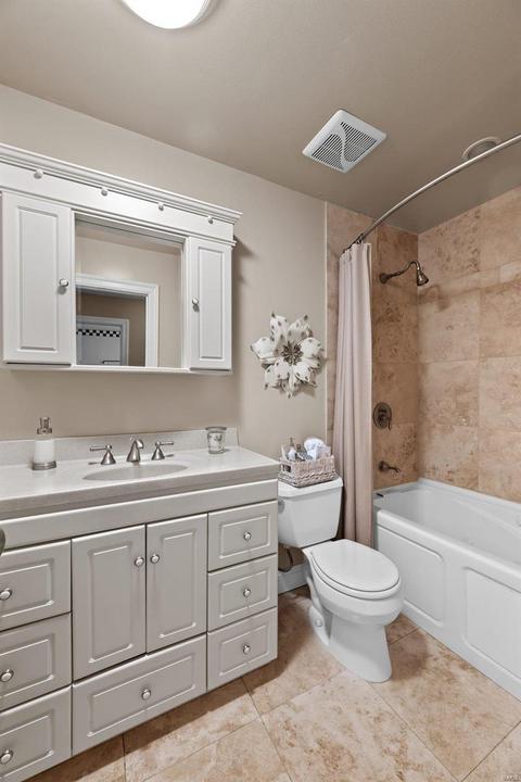 1345 Rusticview Dr, Ballwin, MO 63011 photo 28