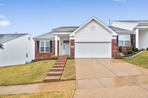 548 Hilltop Townes Dr, Eureka, MO 63025 photo 2