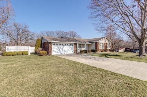 523 Imperial Dr, O'fallon, MO 63366 photo 4