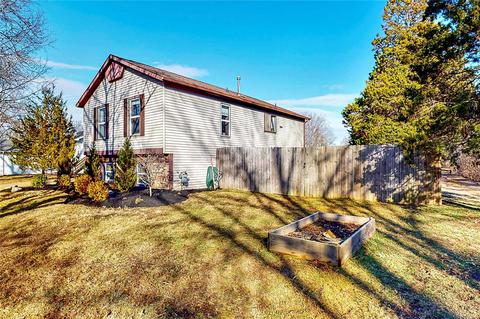 806 Catania Dr, Ballwin, MO 63021 photo 2